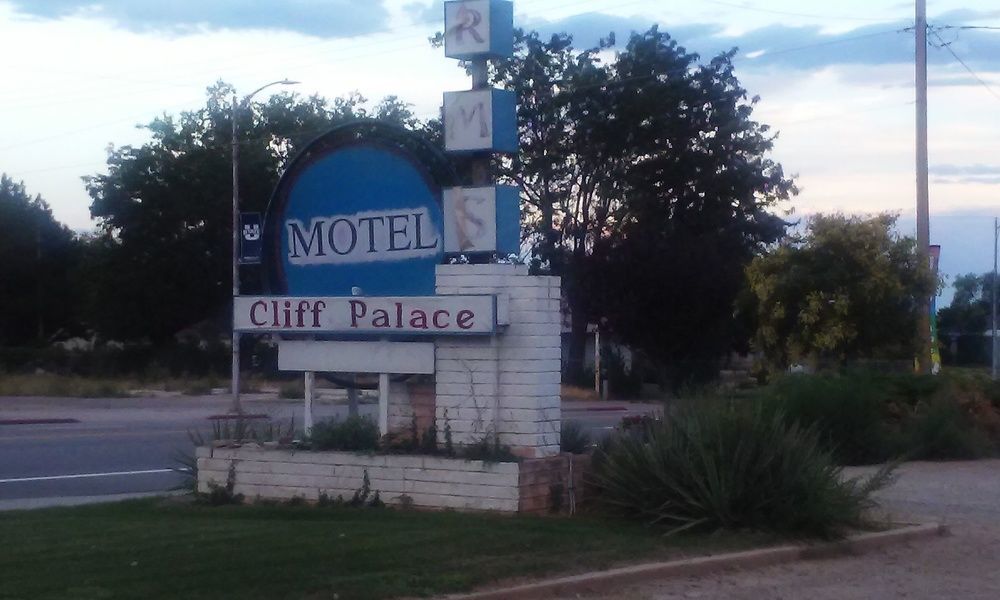 Cliff Palace Motel Бландинг Экстерьер фото